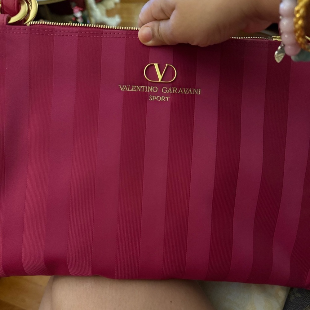 Authentic Valentino Garavani Sport Vibrant Pink Bag in Pristine Condition - Picture 2 of 15
